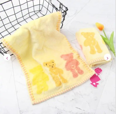 Pourquoi la conception des bords et les performances d'absorption de l'eau de la serviette pour le visage de coton Jacquard pour les enfants sont-elles si bonnes?
