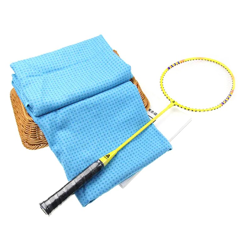 Pourquoi la serviette de tapis de yoga en microfibre non glissée peut-elle assurer des performances antidérapantes et absorbant la transpiration?